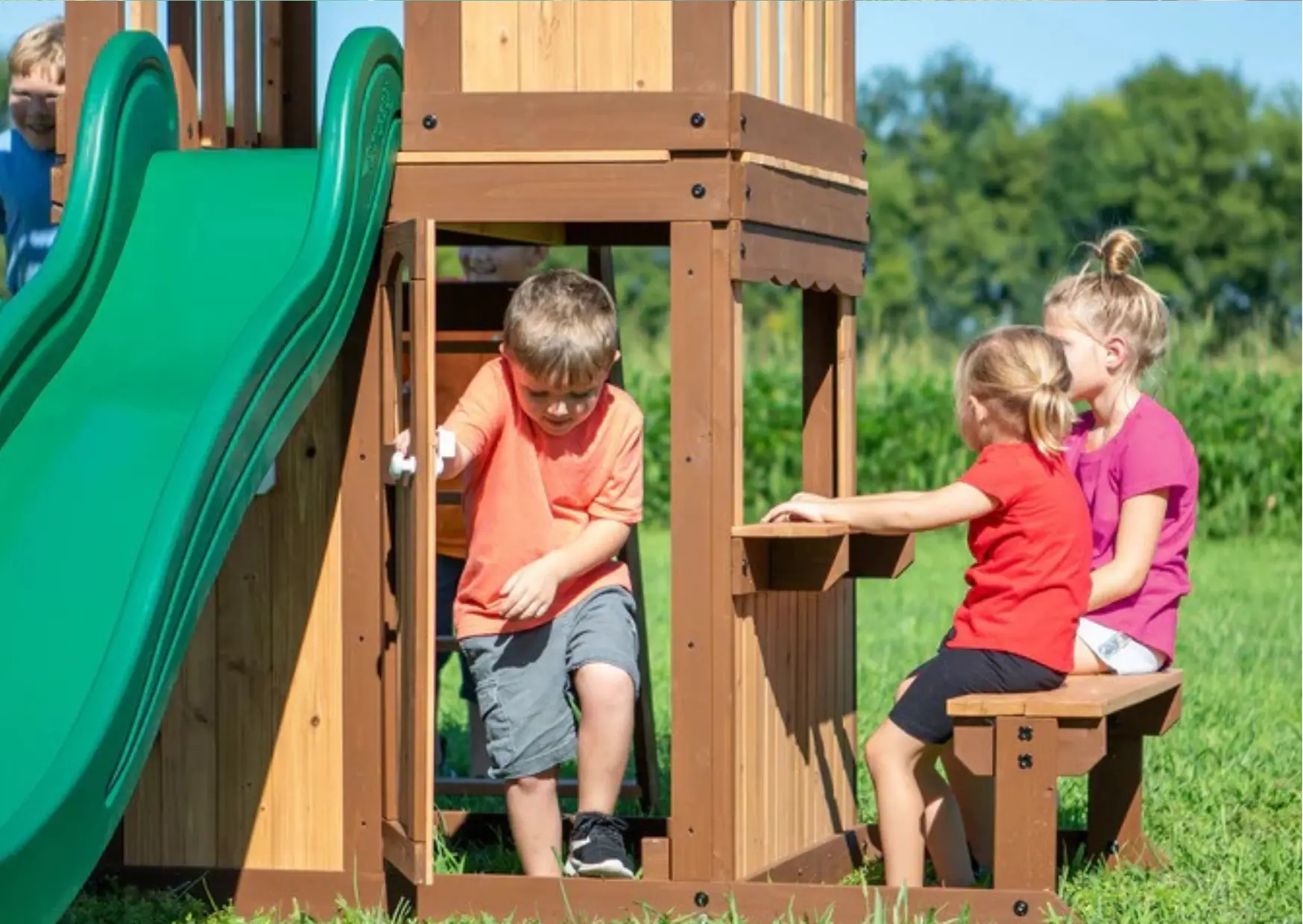 Timber Bay Set_niño saliendo de juego